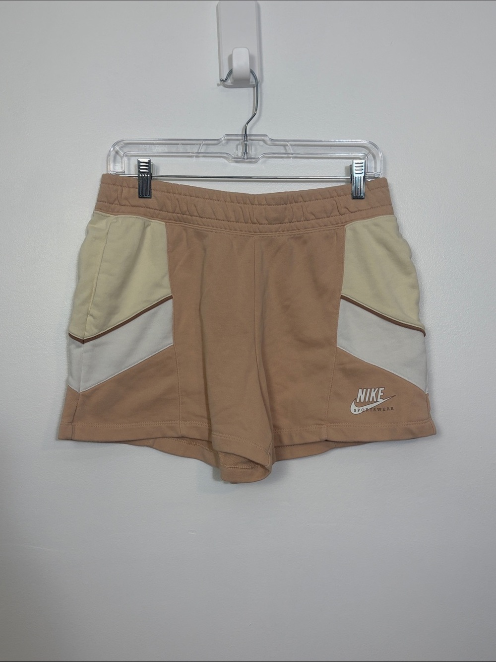 Nike Sportswear Colorblock Standard Fit Active Sweat Shorts Tan Women’s Medium